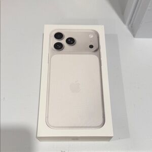 Apple iPhone 17 Pro Max  Box